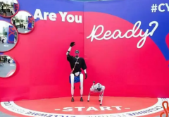 签约机器人，鹿明机器人，迎宾机器人