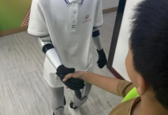 春晚同款机器人出租，宇树机器人，宇树机器狗